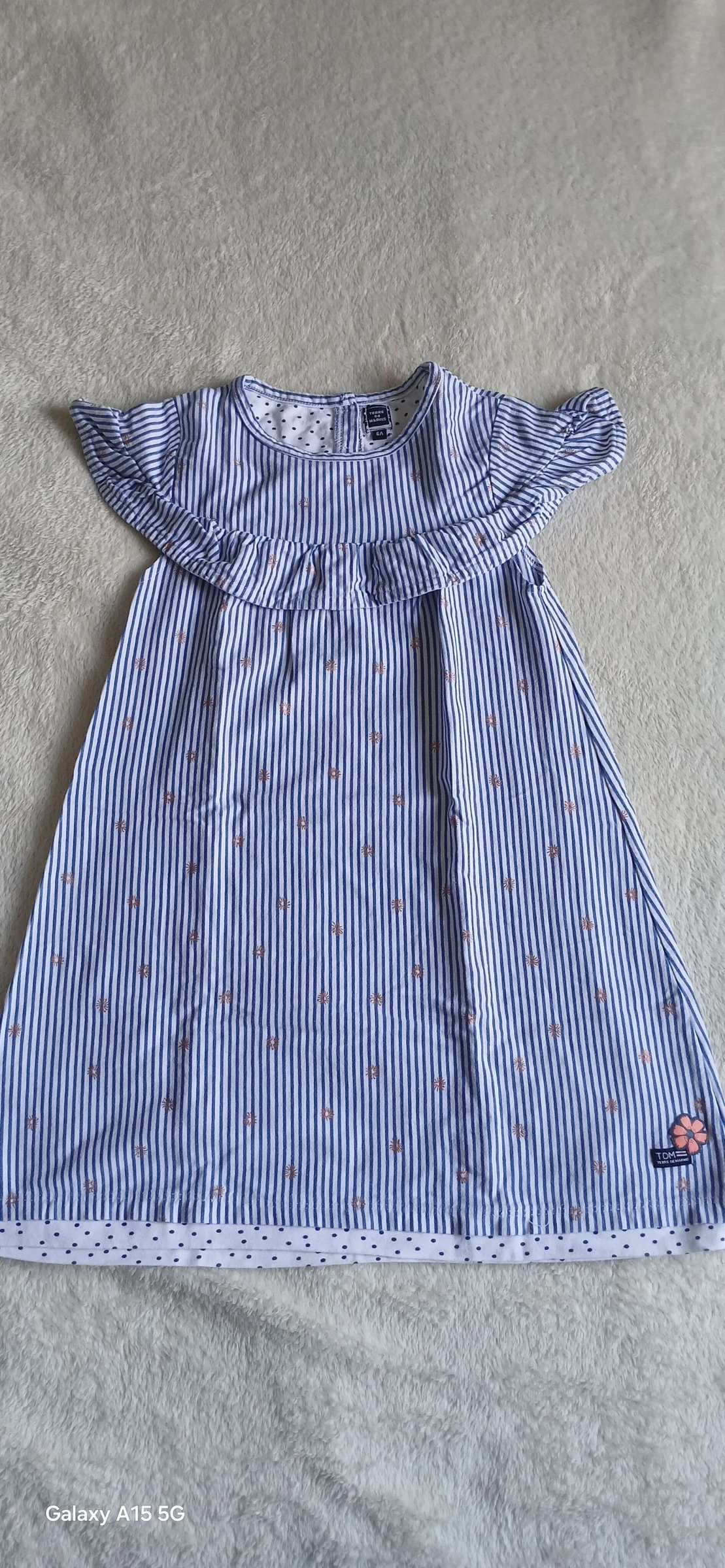 Robe fille 6 ans tres bon état
